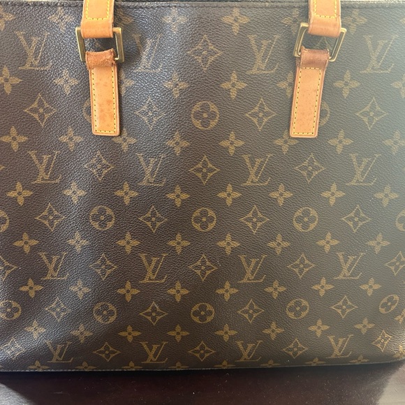 Louis Vuitton - Picture 2 of 11